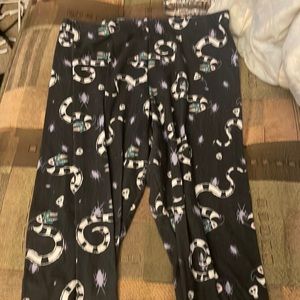 hot topic beetle juice leggings size L